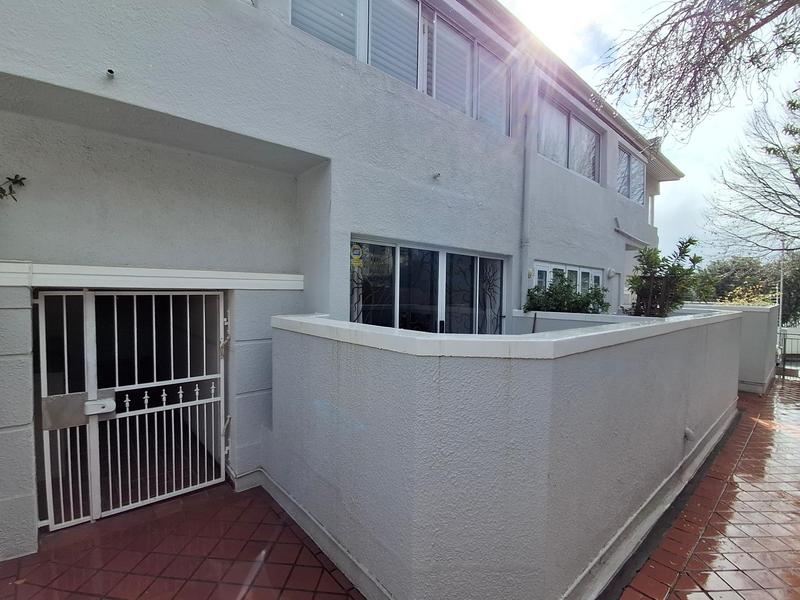 To Let 3 Bedroom Property for Rent in Vredehoek Western Cape